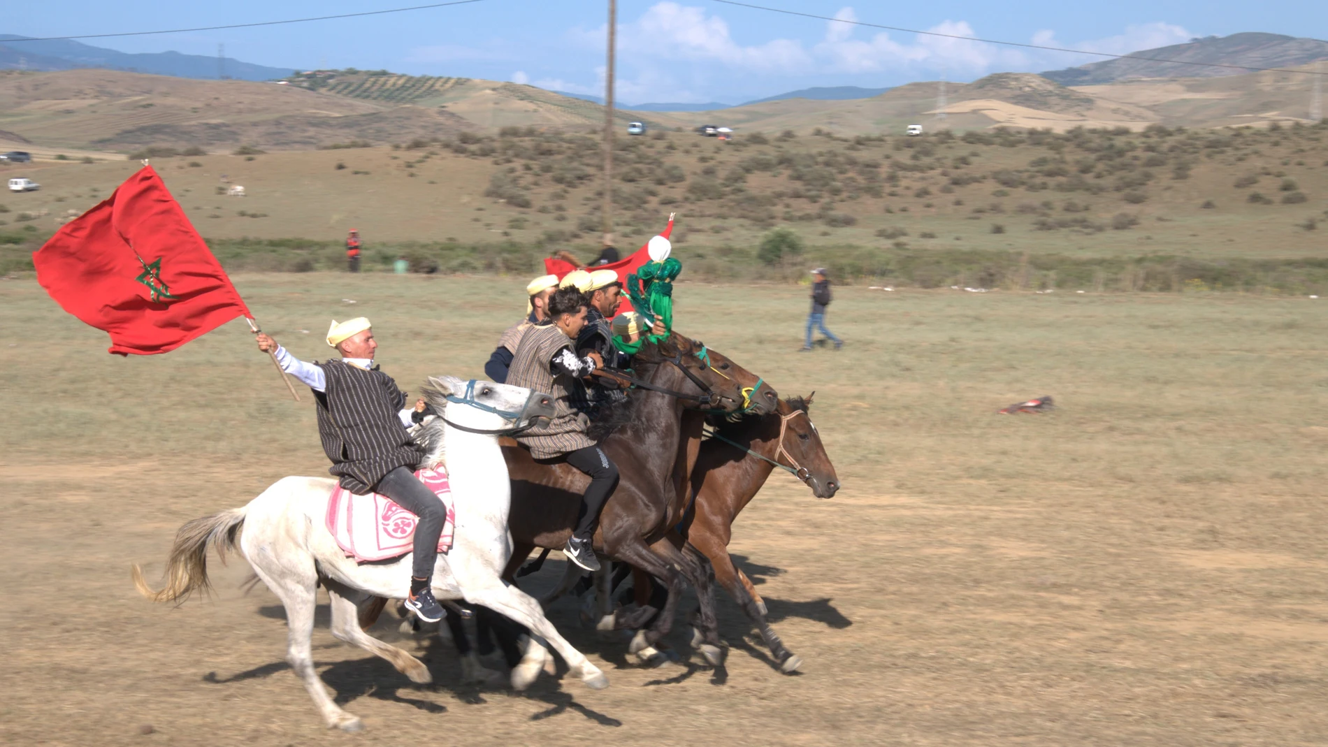 Jinetes de una tribu del Rif participan en las pruebas clasificatorias de la Mata Moussem