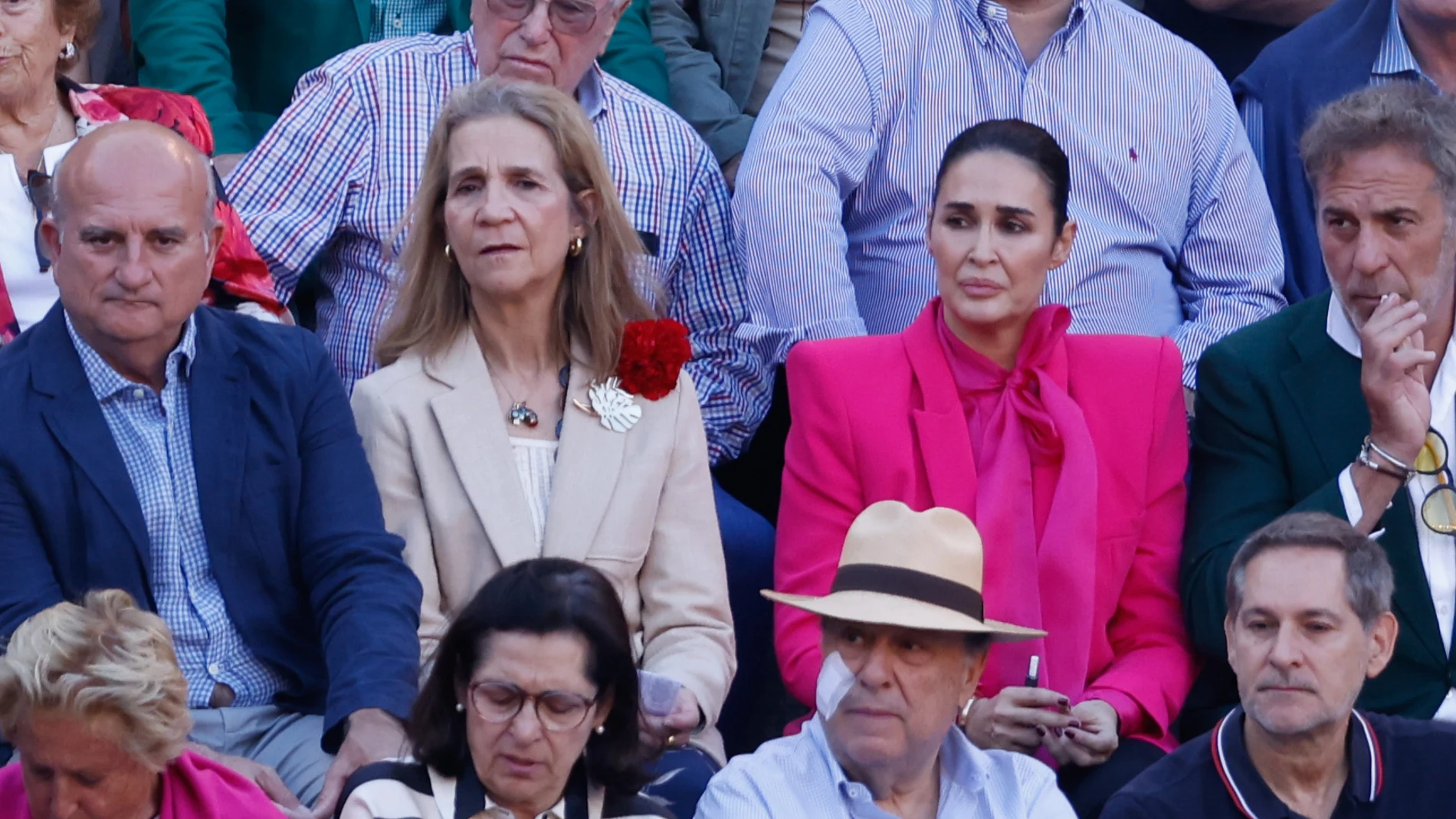 La Infanta Elena y Vicly Martín Berrocal este domingo a la Plaza de Las Ventas (Madrid) donde se celebra la corrida de toros In Memorian José Cubero &quot;Yiyo&quot;. 