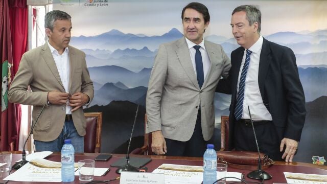 El consejero de Medio Ambiente, Vivienda y Ordenación del Territorio, Juan Carlos Suárez-Quiñones, presenta el programa del Riaño Trail Run y Música en la Montaña