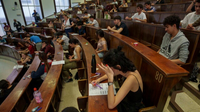 Examen EVAU en la Facultad de Farmacia.