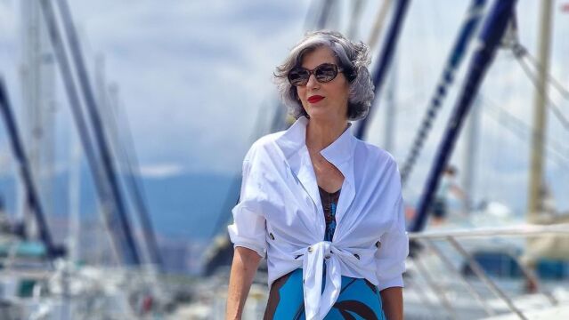 Carmen Gimeno con vestido midi lencero.