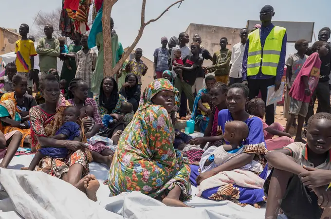 Segundo mes de guerra en Sudán: prosiguen el flujo de refugiados y las dificultades de acceso de la ayuda humanitaria