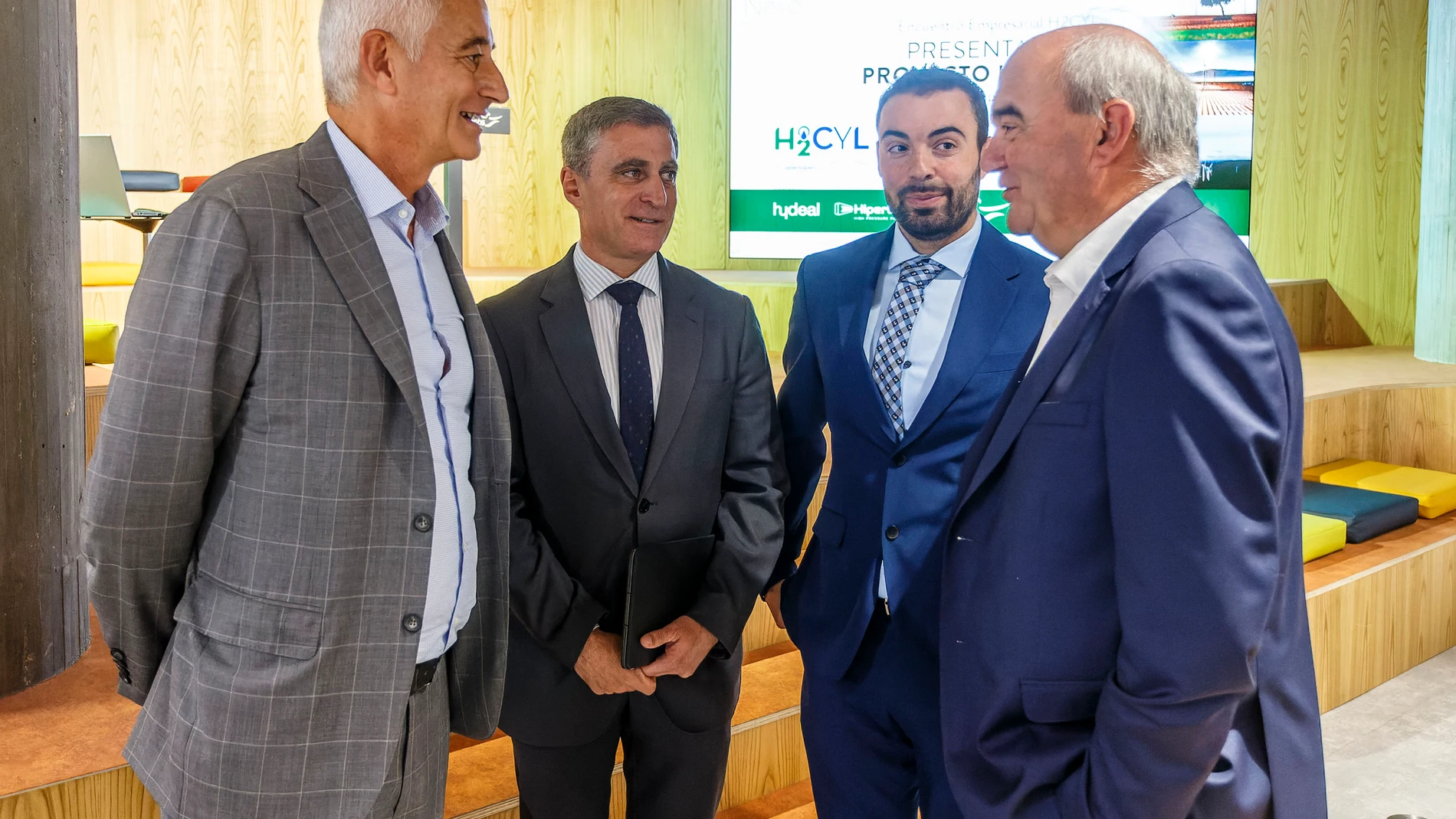 Presentación del proyecto Hydeal (Hub de hidrógeno renovable y competitivo integrado más grande del mundo), basado en la generación de hidrógeno verde en Castilla y León para la producción de aceros verdes, fertilizantes y amoniacos verdes