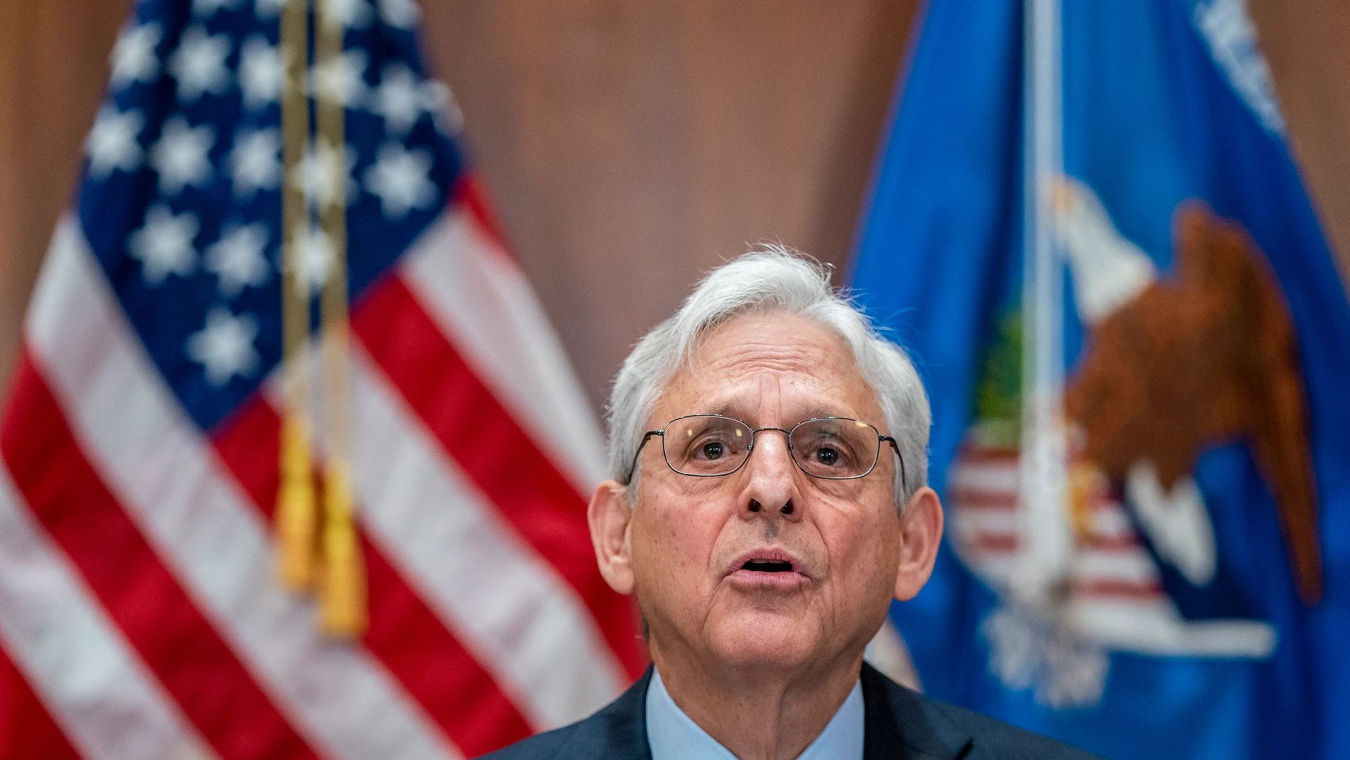 Washington (United States), 14/06/2023.- Attorney General Merrick Garland delivers remarks during a meeting with all of the US Attorneys to discuss violent crime reduction strategies at the Department of Justice in Washington, DC, USA, 14 June 2023. Following his remarks General Garland responded to questions from the news media on the indictment of former president Donald J. Trump in the classified documents scandal. (Estados Unidos) EFE/EPA/SHAWN THEW