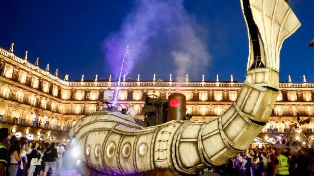 El Festival Internacional de las Artes de Castilla y León inicia su programación con el espectáculo de teatro de calle ‘The Whale Street’, de la compañía francesa Productions Polymorphes & Populaires