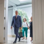 El presidente del Gobierno, Pedro Sánchez, con las vicepresidentas Teresa Ribera y Yolanda Díaz, ayer en el Palacio de la Moncloa