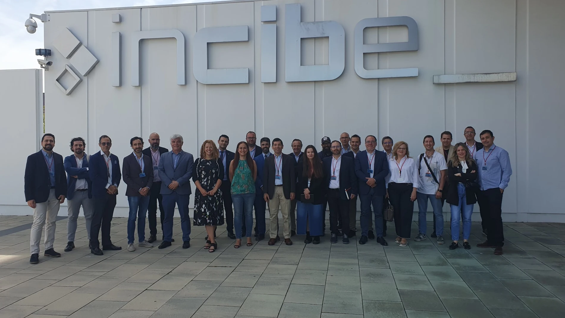 Socios de EXECyL visitan el INCIBE