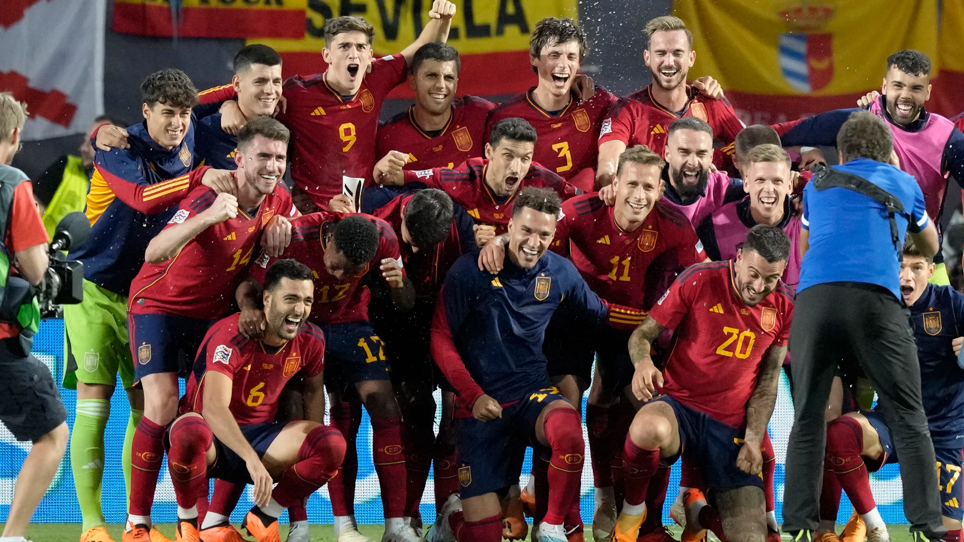 Spain players pose for the cameras celebrating at the end of the Nations League semifinal soccer match between Spain and Italy at De Grolsch Veste stadium in Enschede, eastern Netherlands, Thursday, June 15, 2023. Spain won 2-1. (AP Photo/Peter Dejong)