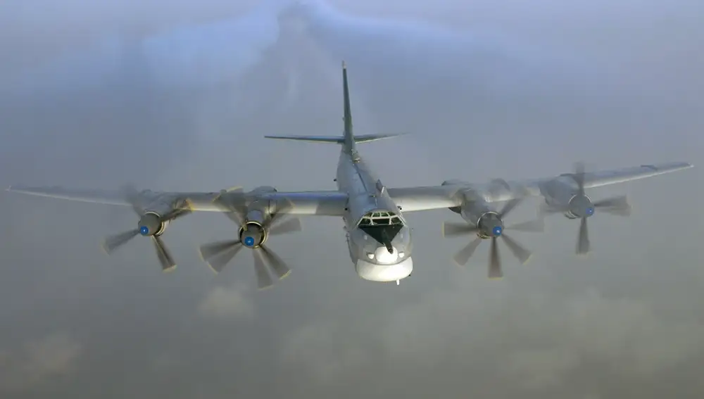 Un bombardero ruso Tu-95MS 