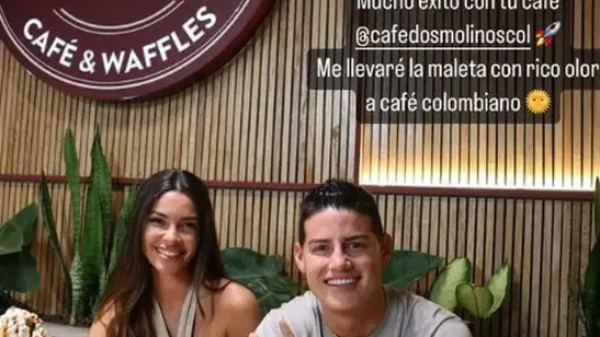 Joana junto a James Rodríguez