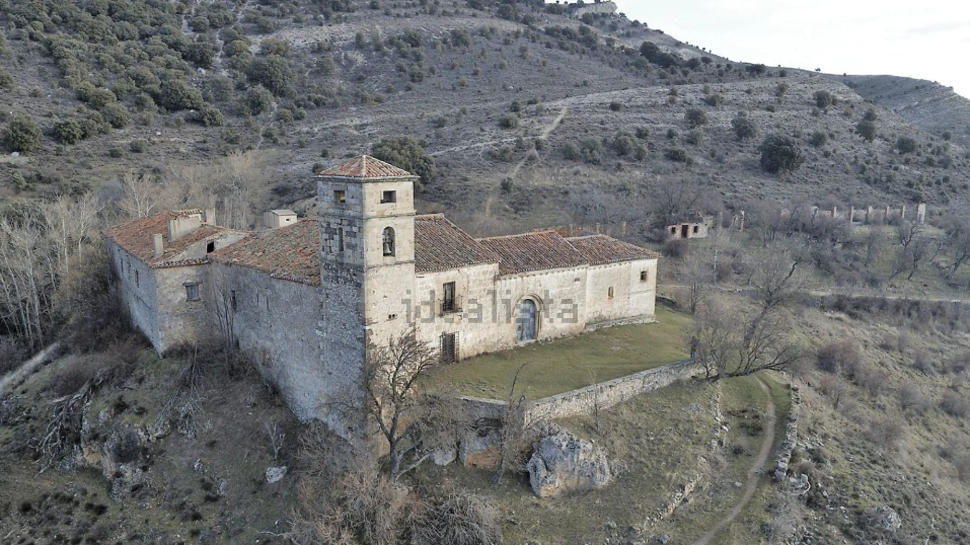 Finca con monasterio e iglesia a la venta en Soria