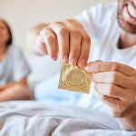El preservativo masculino tiene una eficacia media-alta frente a las ITS