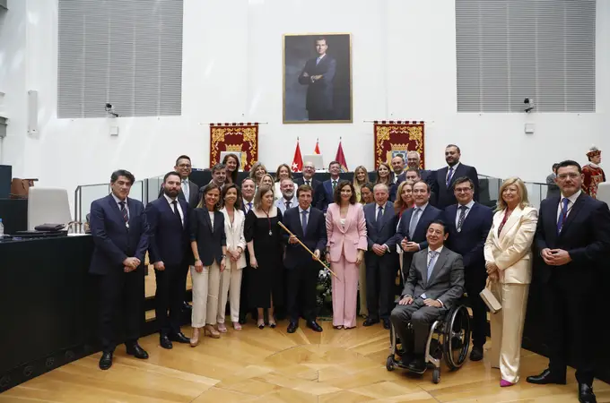 Las claves del nuevo Gobierno de Almeida: dos premios, una incógnita y algún castigo