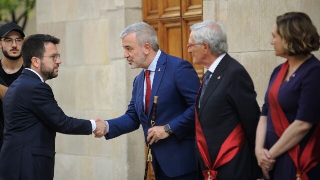 Pere Aragonès recibe al nuevo alcalde y concejales de Barcelona.