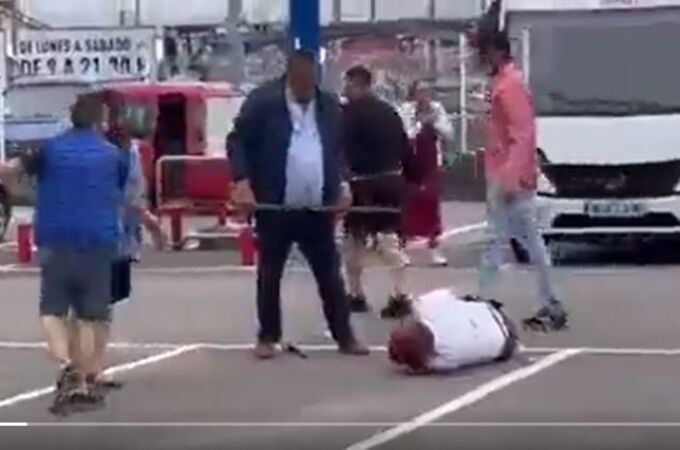 Brutal paliza a un vigilante en una aparcamiento de un centro comercial de Laredo