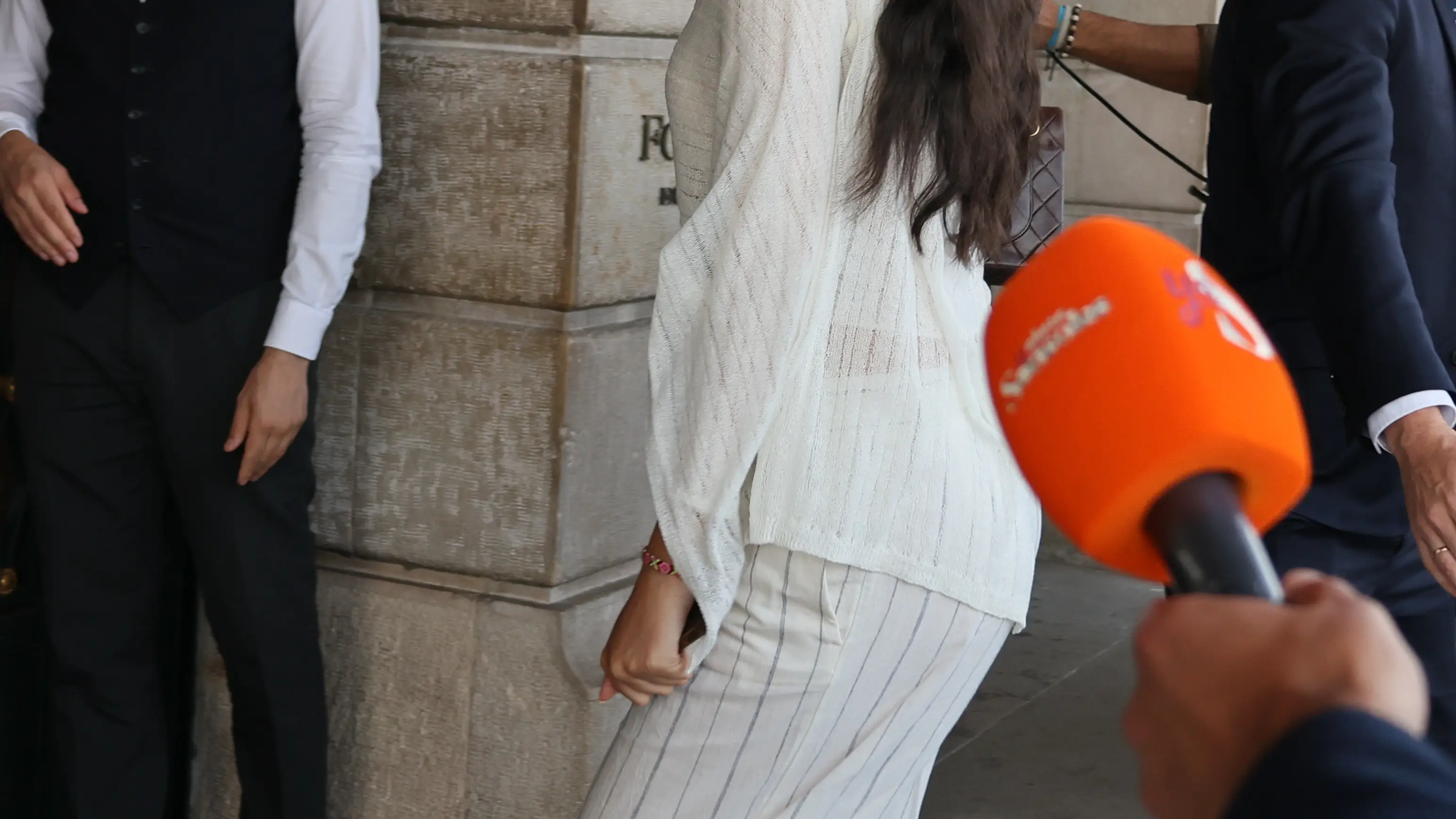 Victoria Federica y su look para la gradución de Irene.