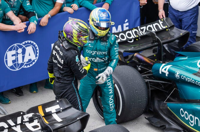 Alonso saluda a Hamilton tras el Gran Premio de Canadá