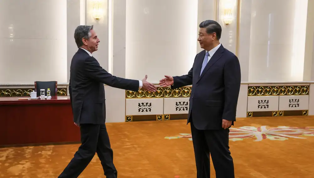 US Secretary of State Antony Blinken (L) shakes hands with China's President Xi Jinping in the Great Hall of the People in Beijing on June 19, 2023. - President Xi Jinping hosted Antony Blinken for talks in Beijing on June 19, capping two days of high-level talks by the US secretary of state with Chinese officials. 