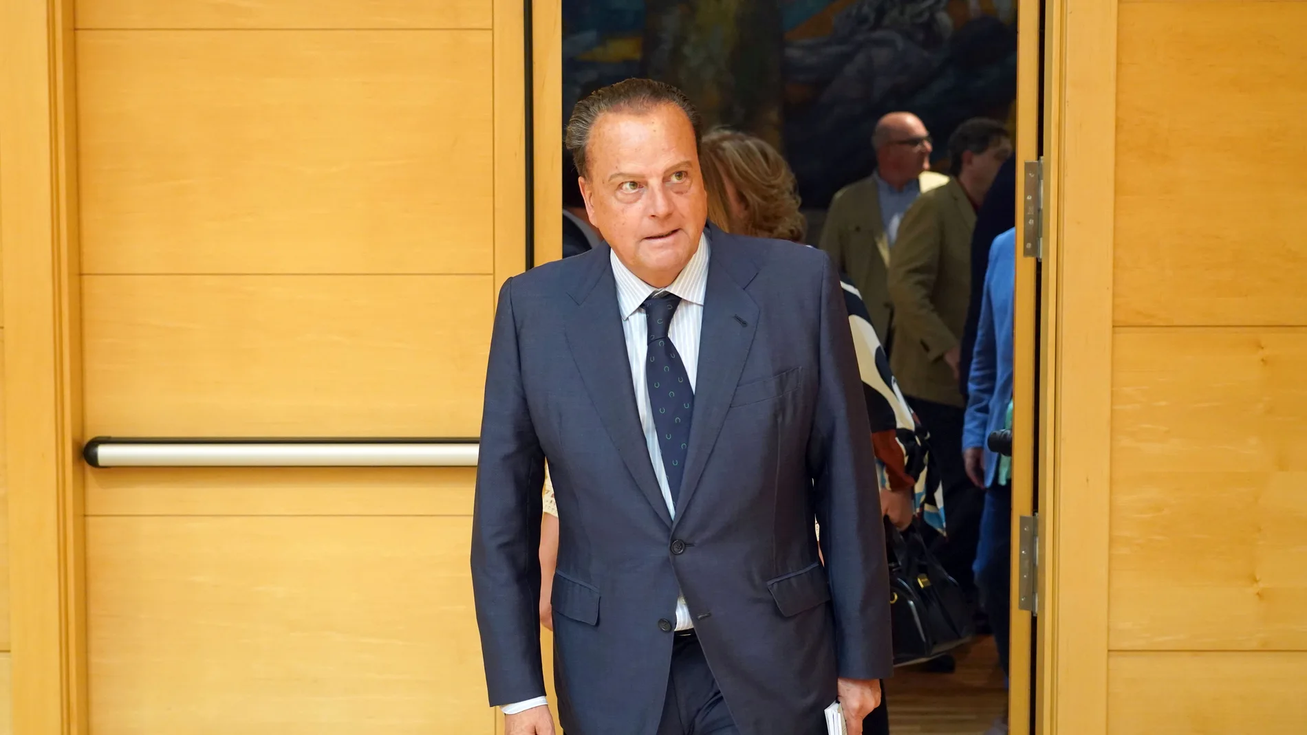 Mario Amilivia, presidente del Consejo de Cuentas de Castilla y León, a su llegada a las Cortes
