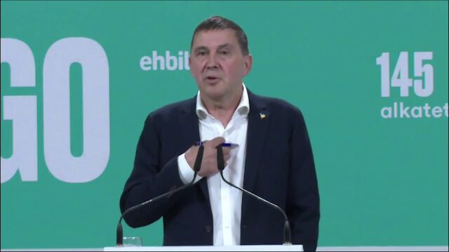 Otegi dice que la renuncia del alcalde de Bermeo muestra que "en eso EH Bildu también es diferente"