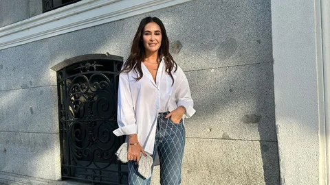 Vicky Martín Berrocal con jeans de brillos de Zara.