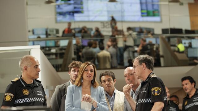 Catalá, en la Sala del 092, con los ediles Caballero, Mundina y Carbonell, y el jefe de la Policía, José Vicente Herrera