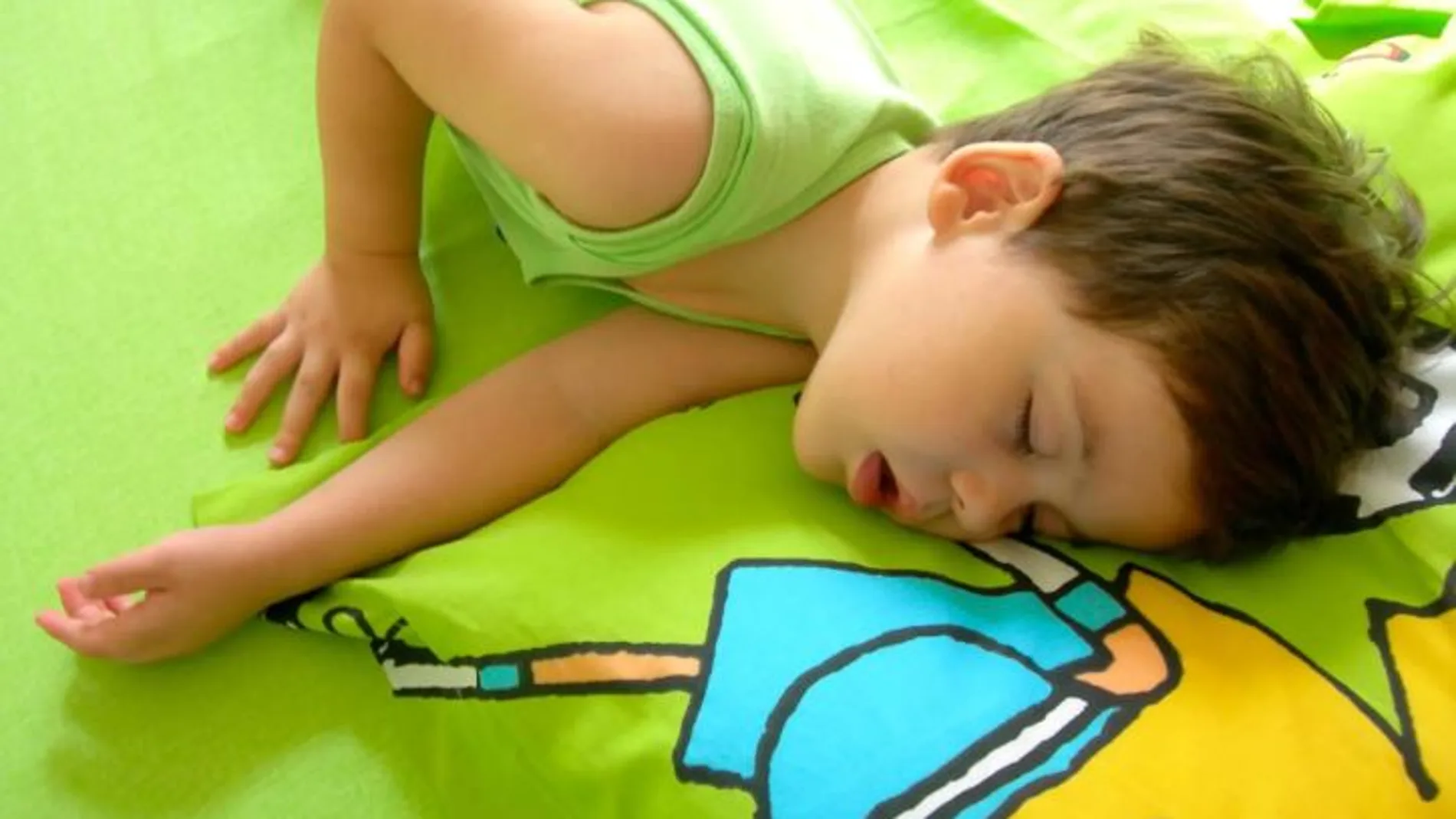 Un niño durmiendo, en una imagen de archivo