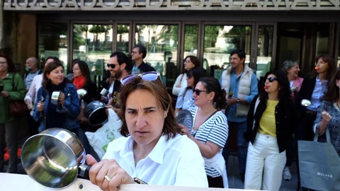 Las organizaciones sindicales Comisiones Obreras, UGT, CSIF y STAJ convocan una cacerolada de funcionarios de Administración de Justicia en la puerta de los juzgados de Salamanca