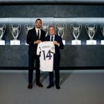 Fútbol.- Joselu: "Llevar el escudo del Real Madrid en el pecho es el honor más grande que uno pueda tener"