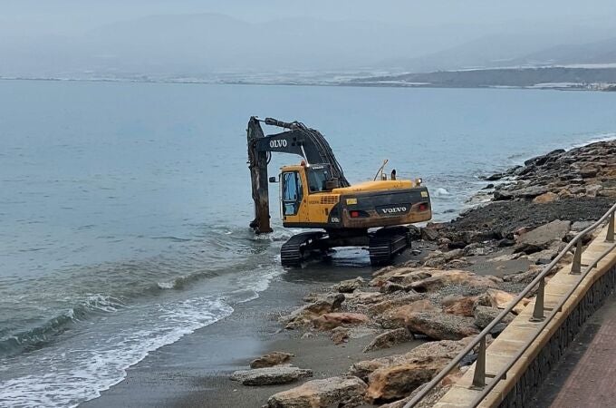 Los vecinos de Balerma han dado la voz de alarma por la situación del litoral almeriense 