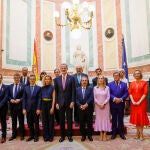 El Rey, con los expresidentes de la Cámara Baja, a los que entregó ayer la Medalla del Congreso 