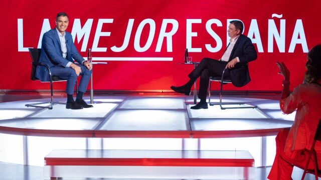 Sánchez "entrevista" a Luis Planas