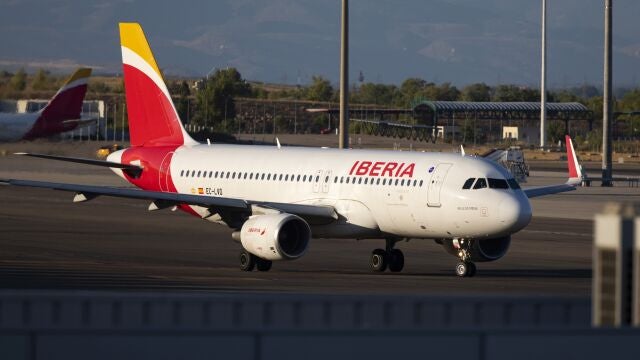 Aviones de Iberia en la Terminal T-4 del aeropuerto Adolfo Suarez Barajas.