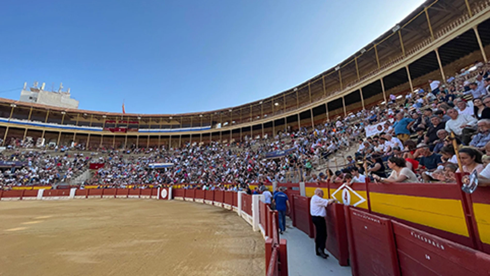 Los días 19 y el 20 de junio se celebraron en la plaza de toros de Alicante dos clases prácticas