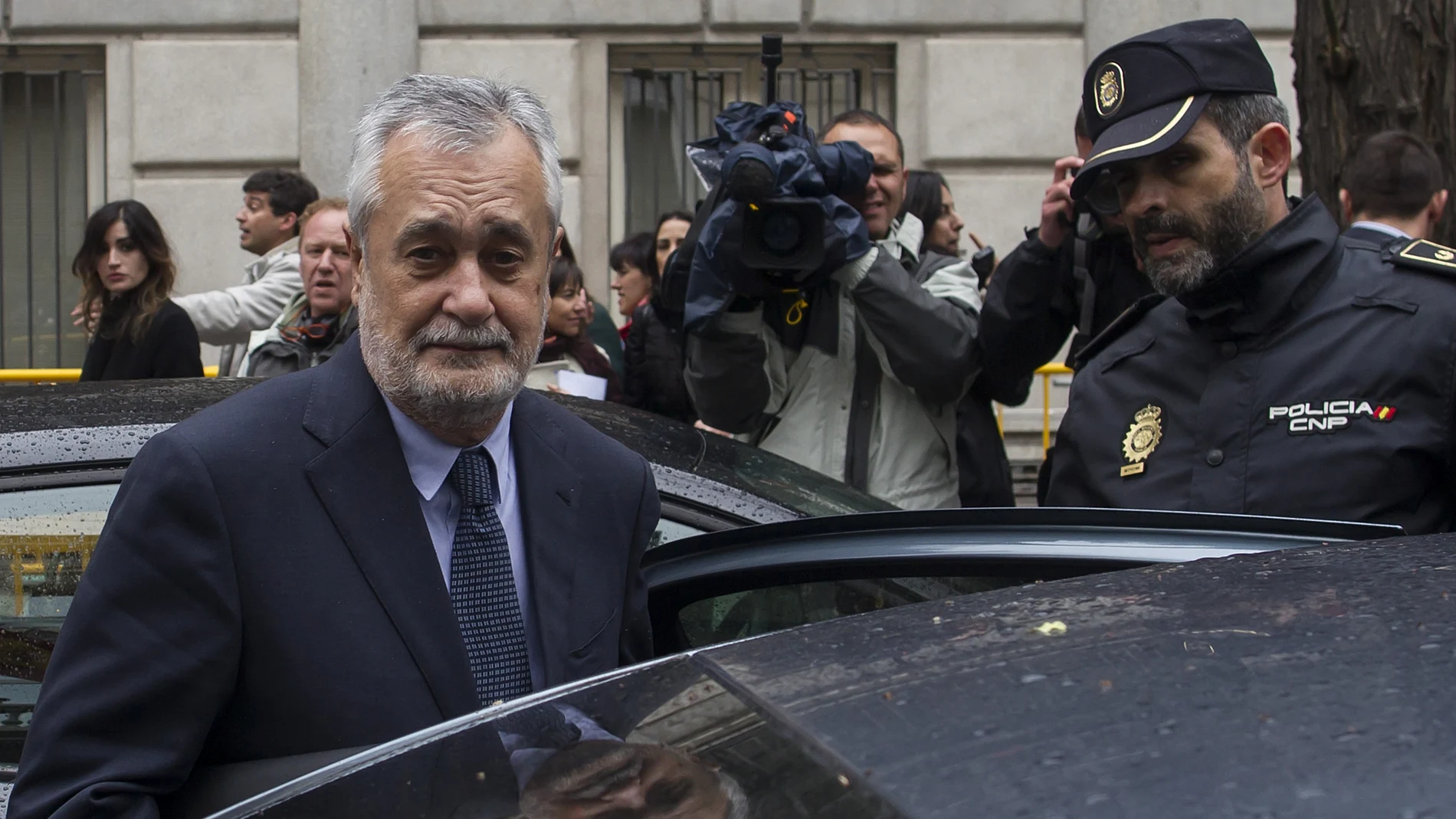 Salida del Expresidente de la Junta de Andalucia, Jose Antonio Griñán del Tribunal Supremo después de declarar por el Caso de los Eres de Andalucia.