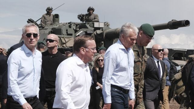 (L-R) NATO Secretary General Jens Stoltenberg, German Defence Minister Boris Pistorius and Lithuanian President Gitanas Nauseda visit the training phase of Exercise Griffin Storm at the General Silvestras Zukauskas Training Area, in Pabrade, Lithuania, 26 June 2023. 