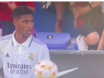 La reacción del jugador del Real Madrid tras ser insultado por su piel. 