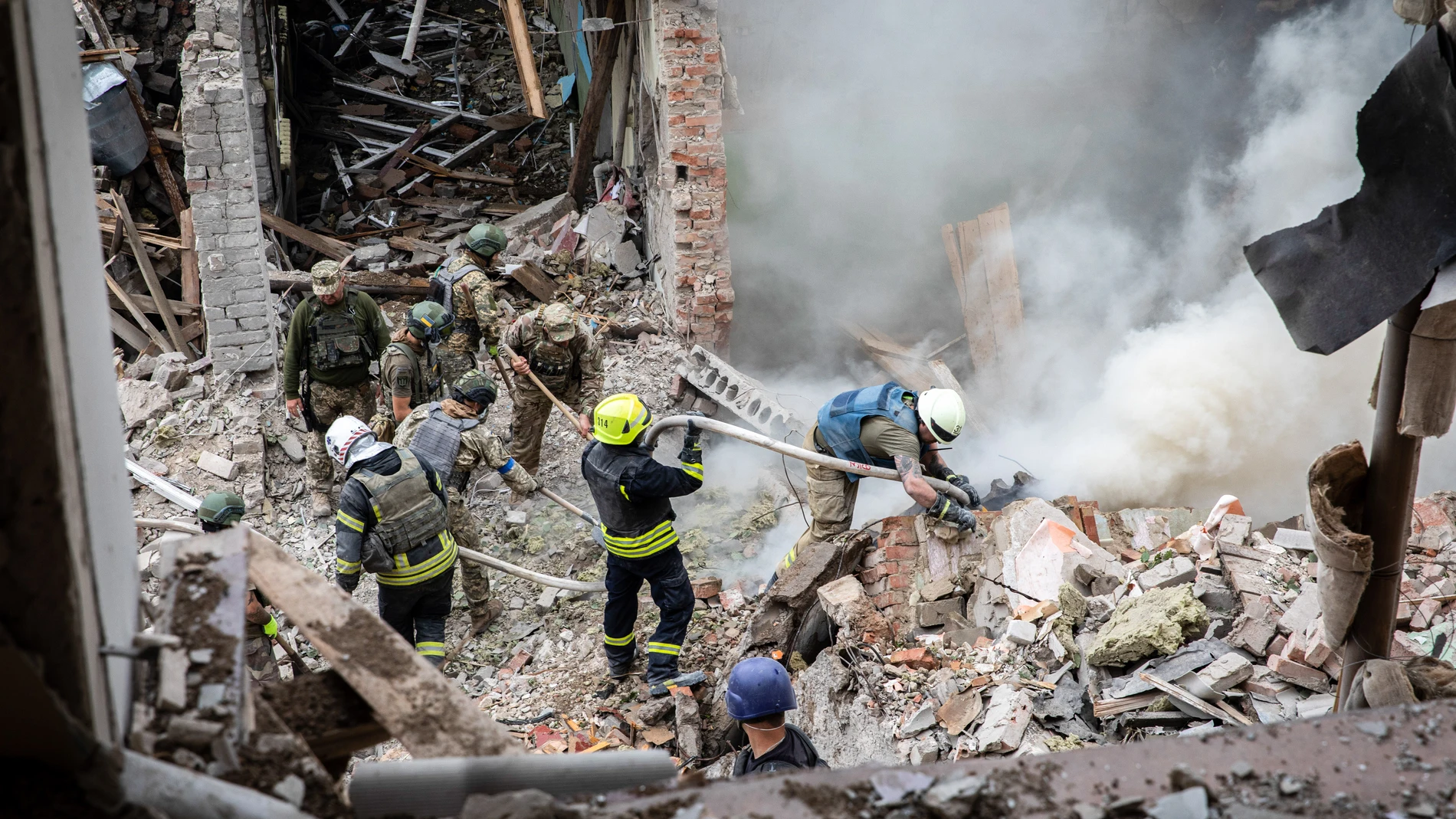 Ucrania.- Al menos tres muertos y 25 heridos tras un bombardeo ruso sobre Kramatorsk, en Donetsk