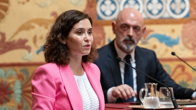 Ayuso asiste a la toma de posesión del rector de la UCM, Joaquín Goyache 