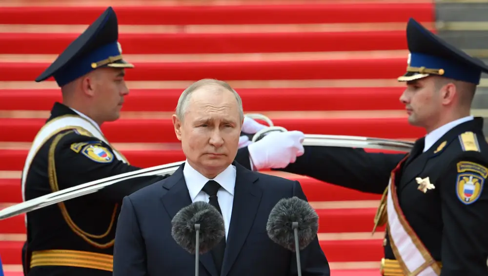 Vladimir Putin cosenguirá sin oposición un sengudo mandato presidencial