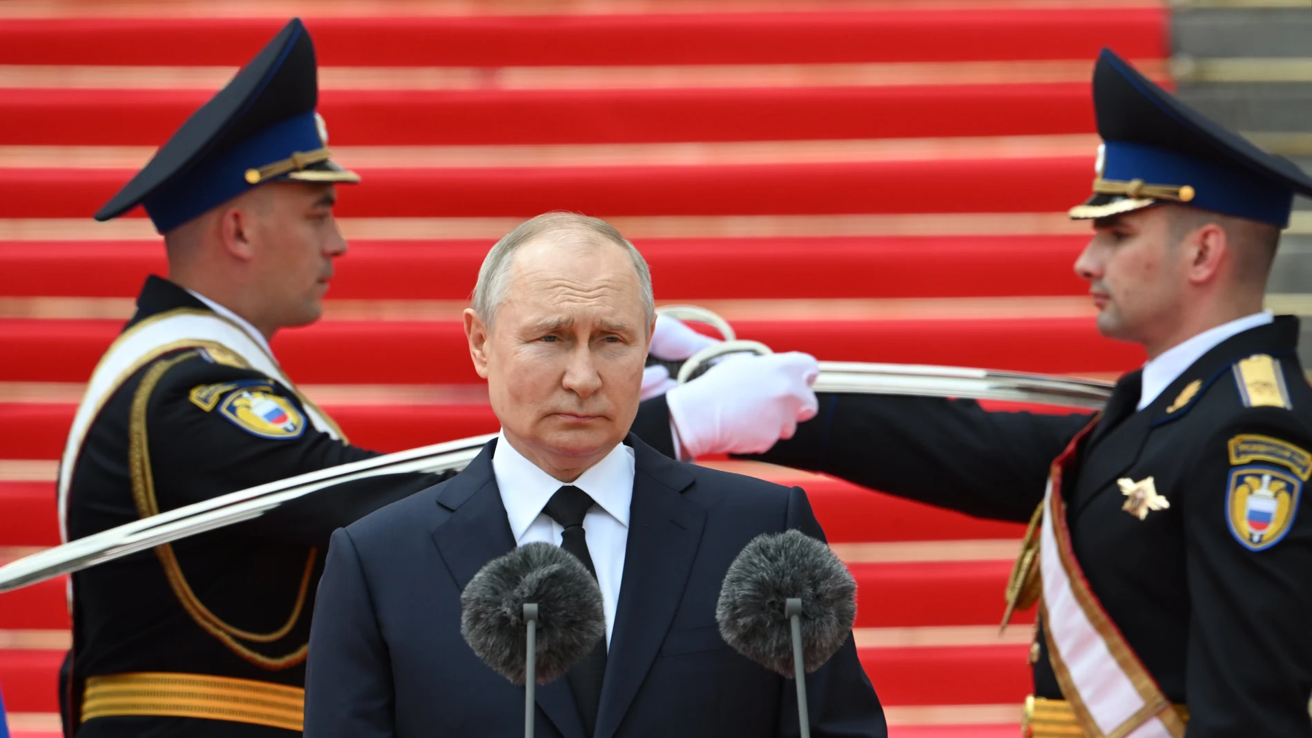 Vladimir Putin cosenguirá sin oposición un sengudo mandato presidencial