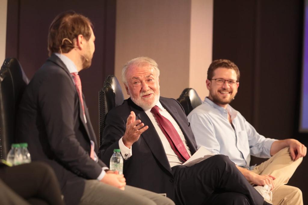 El exministro del Interior, Jaime Mayor Oreja ayer durante el debate de la fundación NEOS 