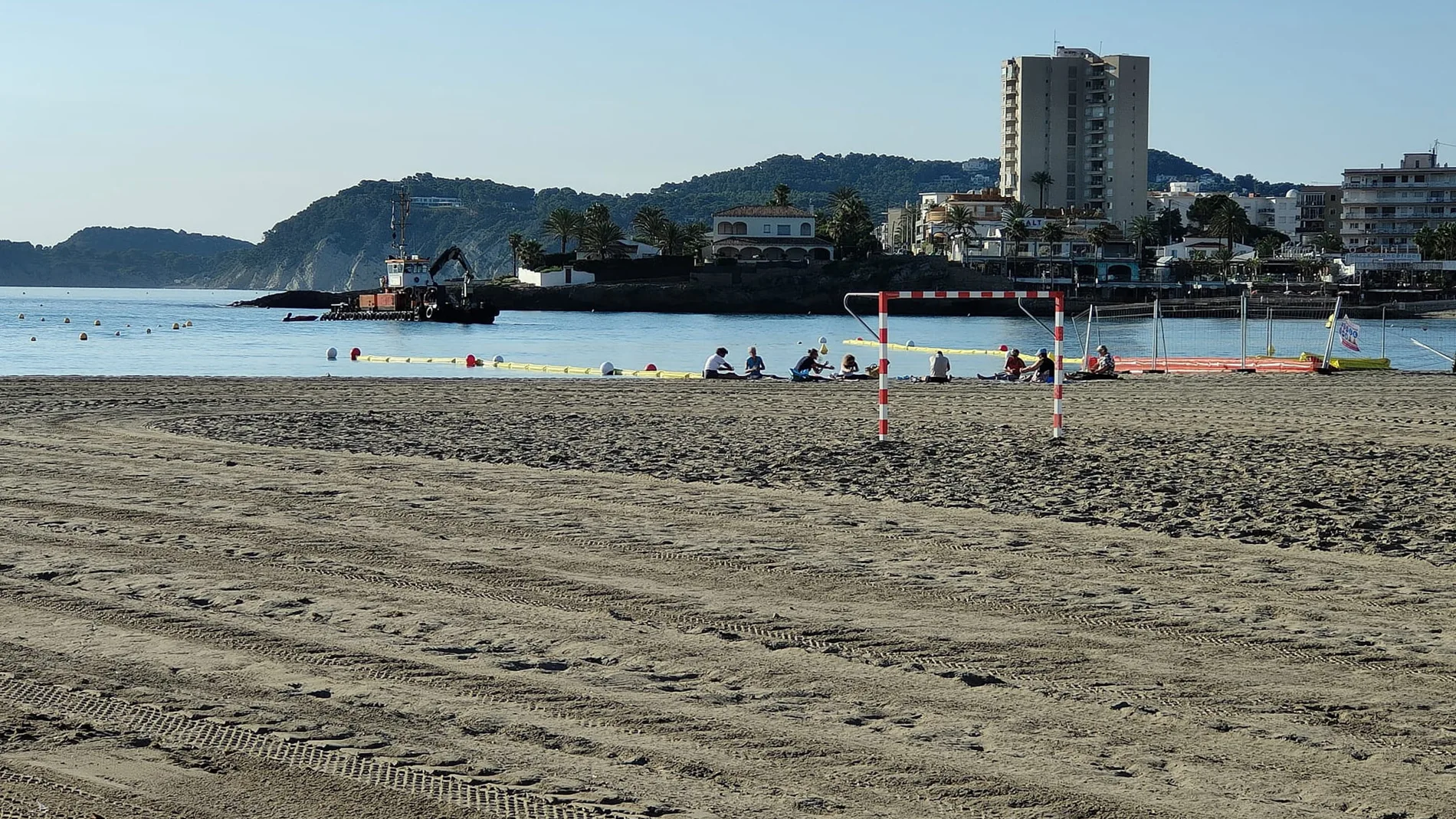 Jávea (Valencia) cierra la playa del Arenal por altos niveles de bacterias de origen fecal