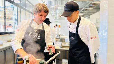 Una formación en cocina especializada llevada a cabo en la Factoría Cruzcampo
