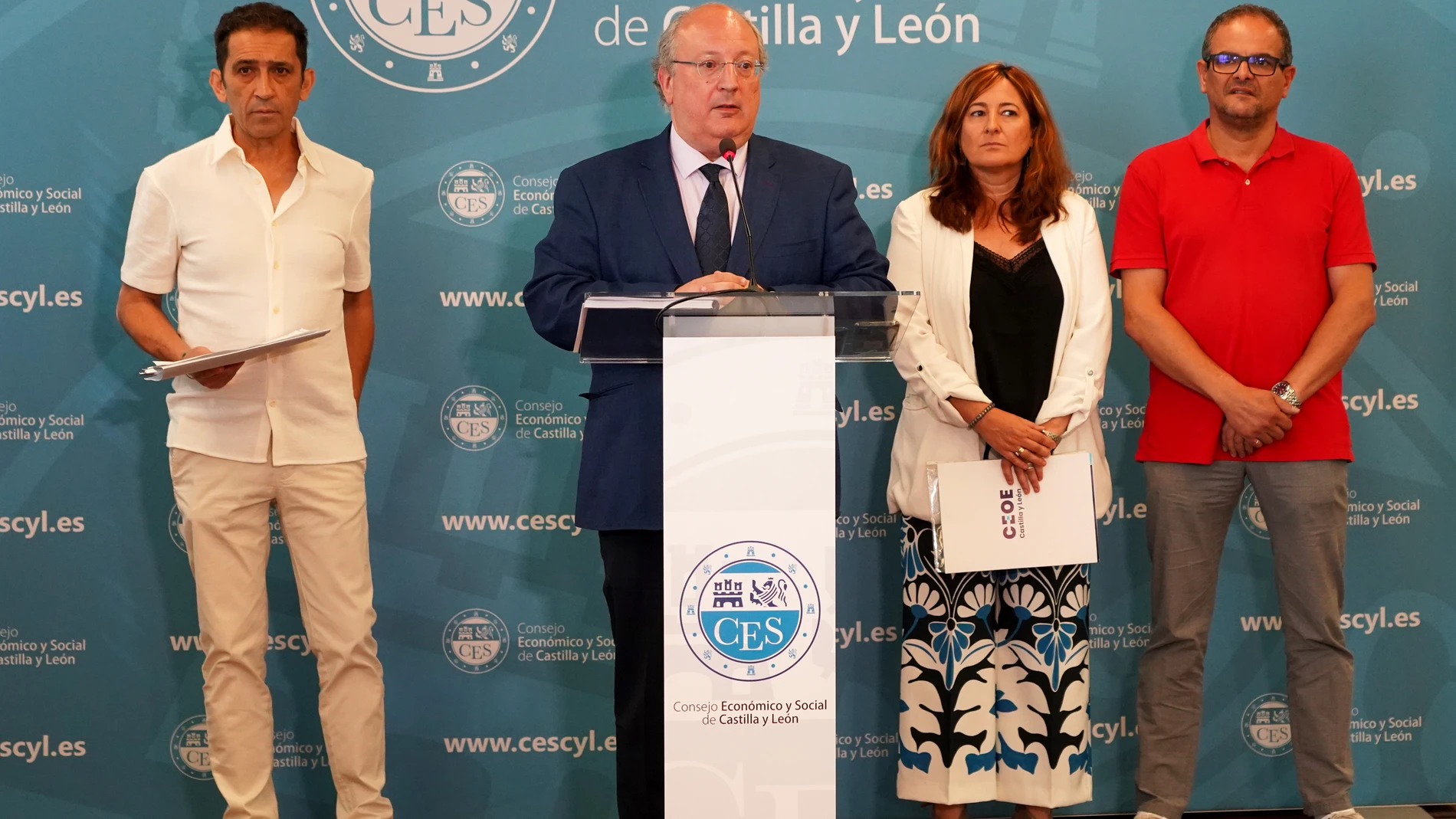 Enrique Cabero informa del informe anual del CES junto a Vicente Andrés, Teresa Cetulio y Fernando López