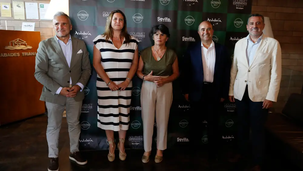 La empresa Gastropass 360º celebra su X aniversario en un evento al que han acudido representantes de la Junta de Andalucía, del Ayuntamiento de Sevilla y del ámbito empresarial
