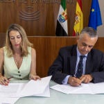 María Guardiola formaliza con Vox su acuerdo para el Gobierno de coalición en Extremadura