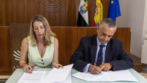 María Guardiola formaliza con Vox su acuerdo para el Gobierno de coalición en Extremadura