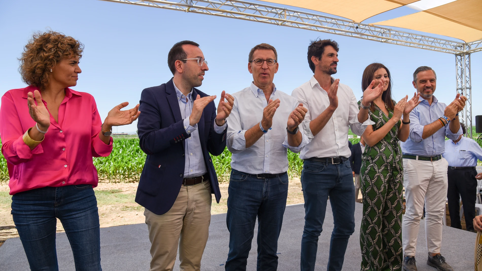 GIMENELLS (LLEIDA), 01/07/2023.-El presidente del PP, Alberto Núñez Feijóo, este sábado durante la clausura de un acto sectorial en Gimenells (Lleida) sobre sistema agroalimentario y mundo rural.-EFE/ Alex Lopez 