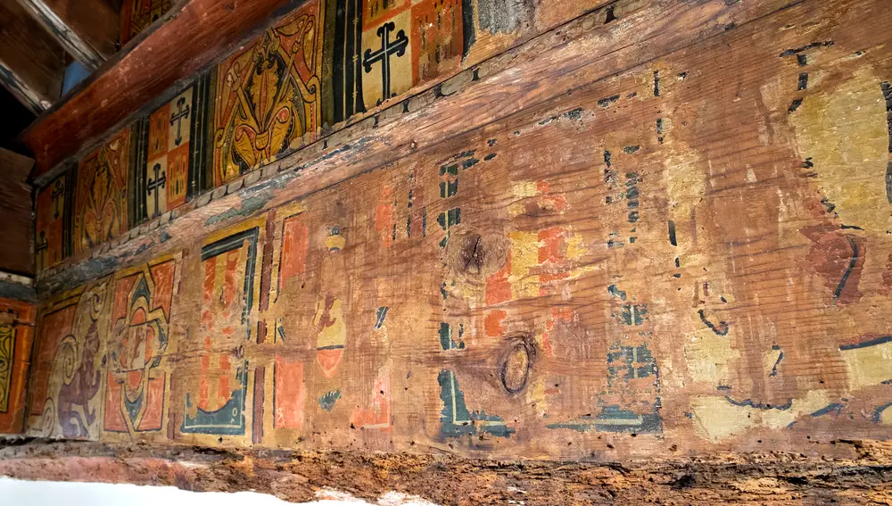 Detalle se las pinturas en el artesonado del convento de Las Claras de Salamanca